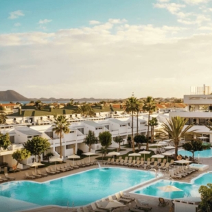 holidays and kitesurfing courses in fuerteventura flag beach