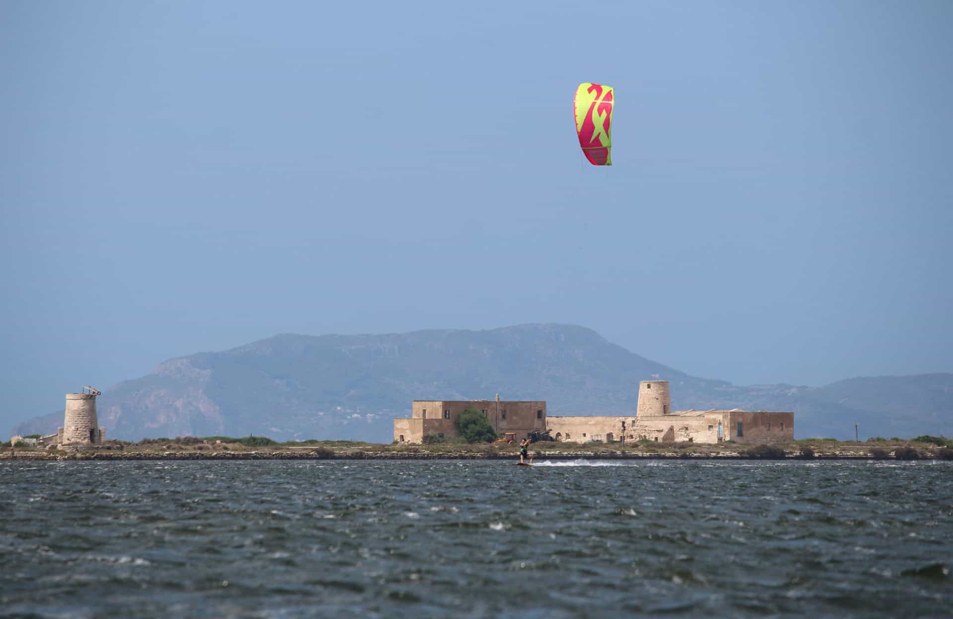 kitesurfing lo stagnone