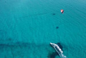 Photo d'un drone sur un spot de kitesurf à Limnos