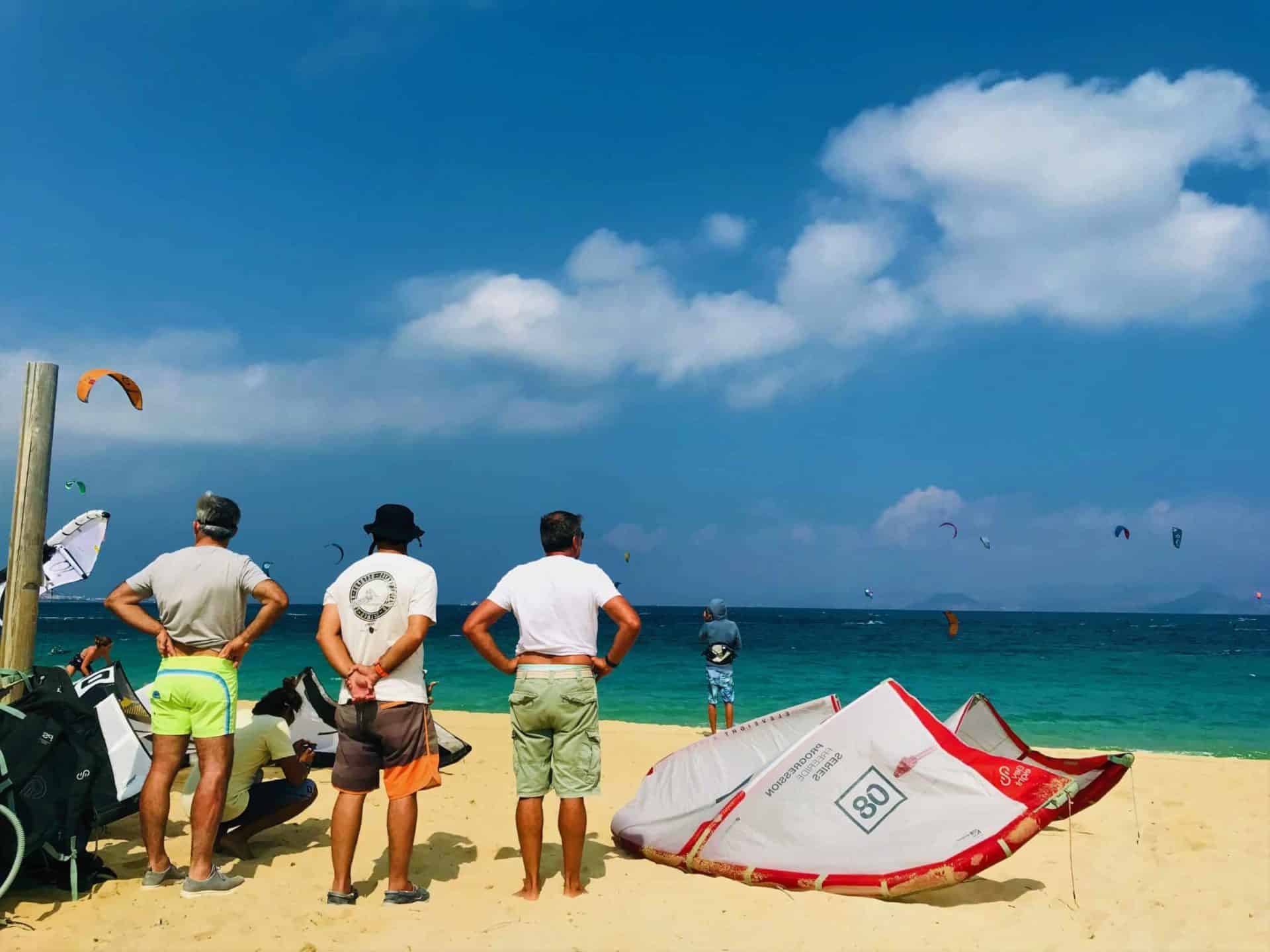 Cours de groupe à Naxos sur le kitesurf