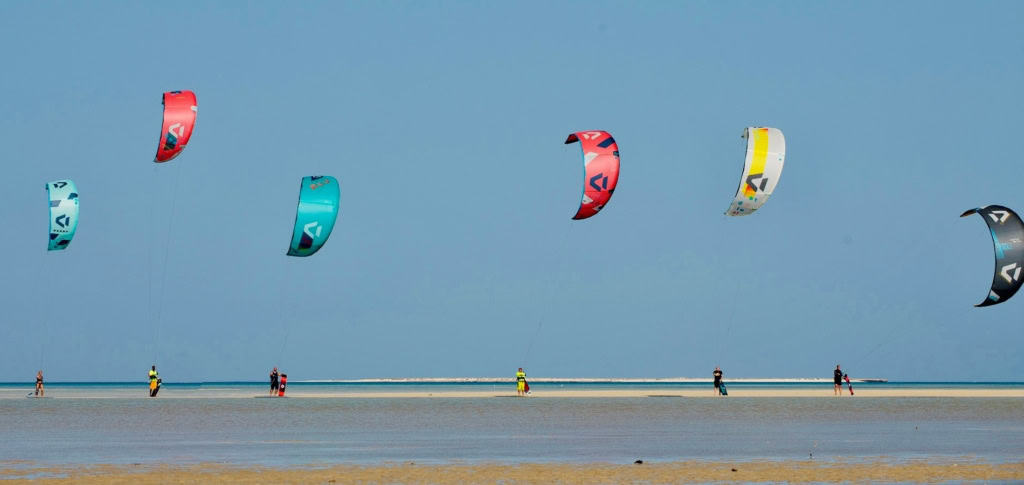 Kitesurfspot in Hamata, Ägypten mit vielen Duotone Kitesurfsegeln