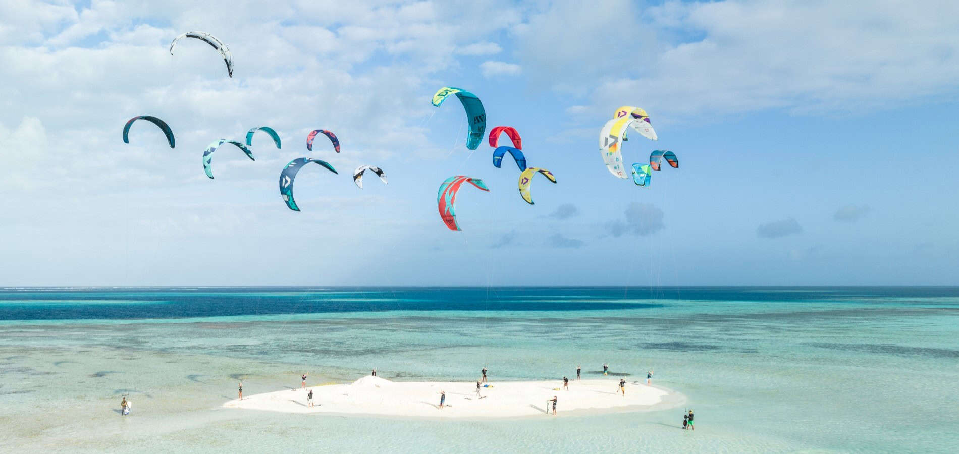 Drone photo of the kitesurfing spot at Los Roques with turquoise waters