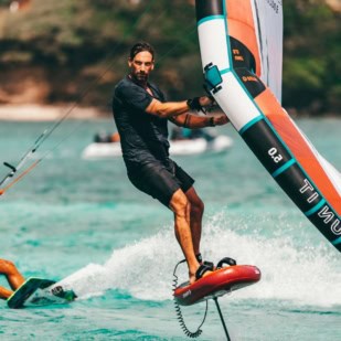 Kitesurf- und Wing-Foil-Kreuzfahrt in den Grenadinen